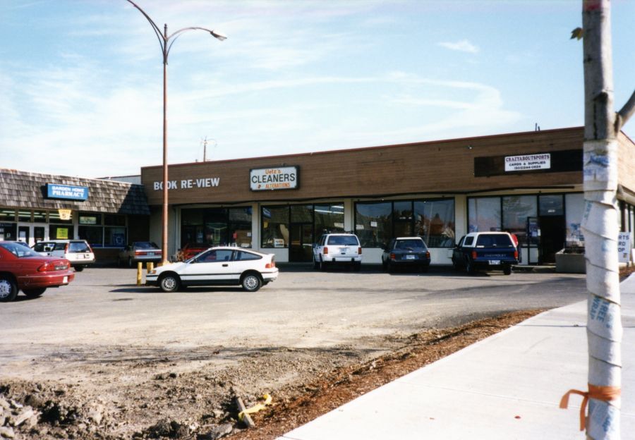 Lambs Thriftway 1995, original strip mall - Crazy About Sports, Uetz's Cleaners, Book Re-View