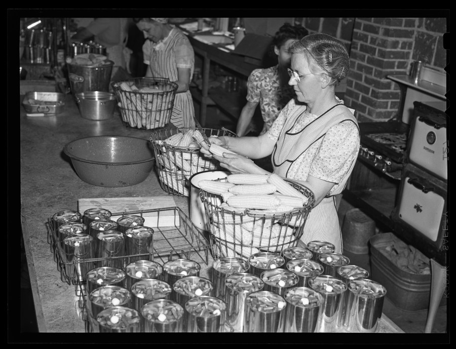 1945-09-10 Community Canning Kitchen in Garden Home