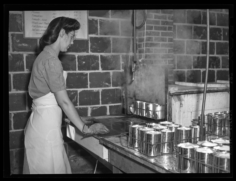 1945-09-10 Sterilizing cans at the Community Canning Kitchen