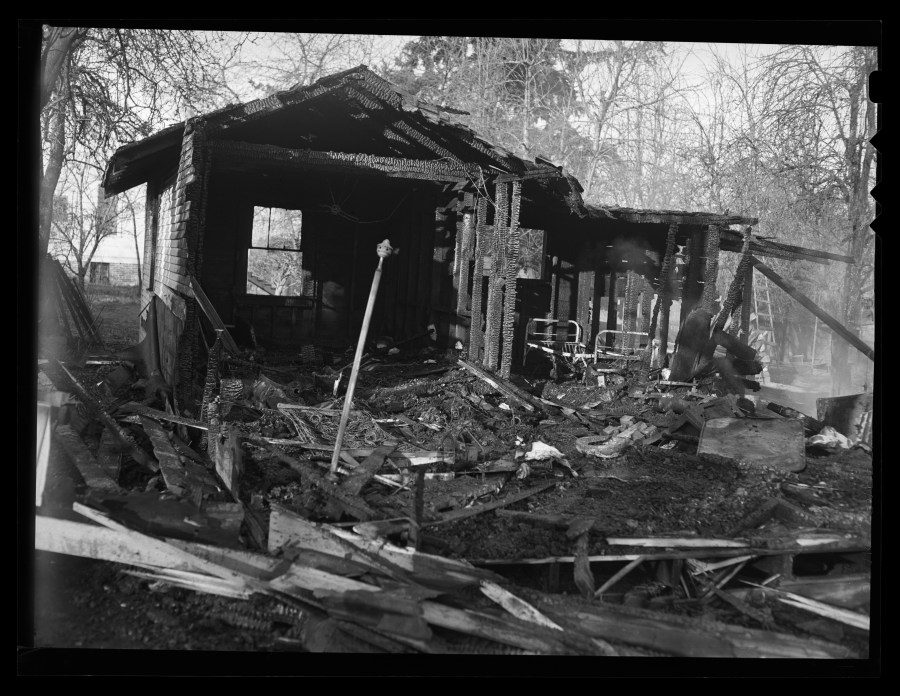 Garden Home house fire that killed two men and a dog 1948-01-28b