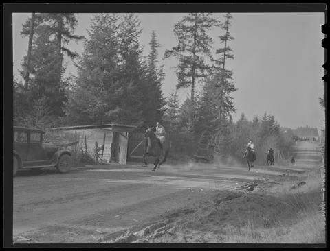 1941-02-22 Hunt Club paper chase in Garden Home a