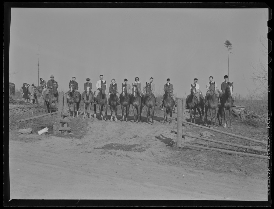 1941-02-22 Hunt Club paper chase in Garden Home