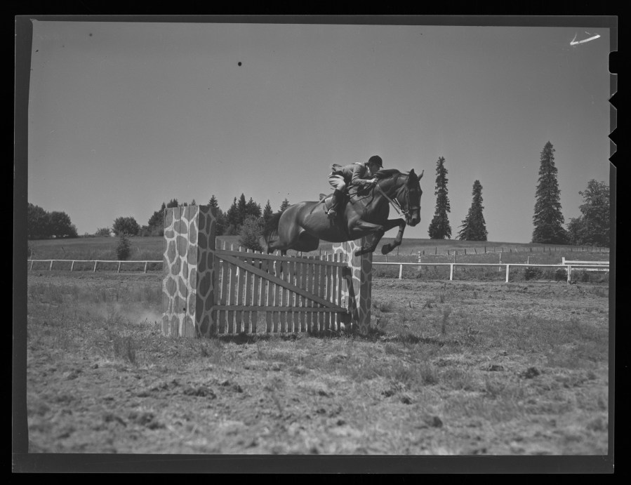 1949-06-18 Garden Home Hunt Club event - photo by Al Monner