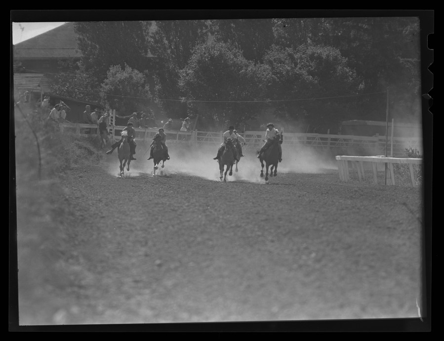 Horse racing at the Hunt Club 1949-06-18