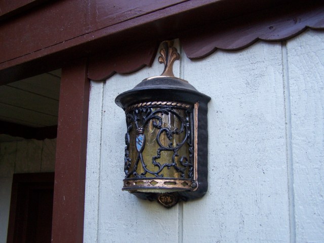 Porshman house - exterior light