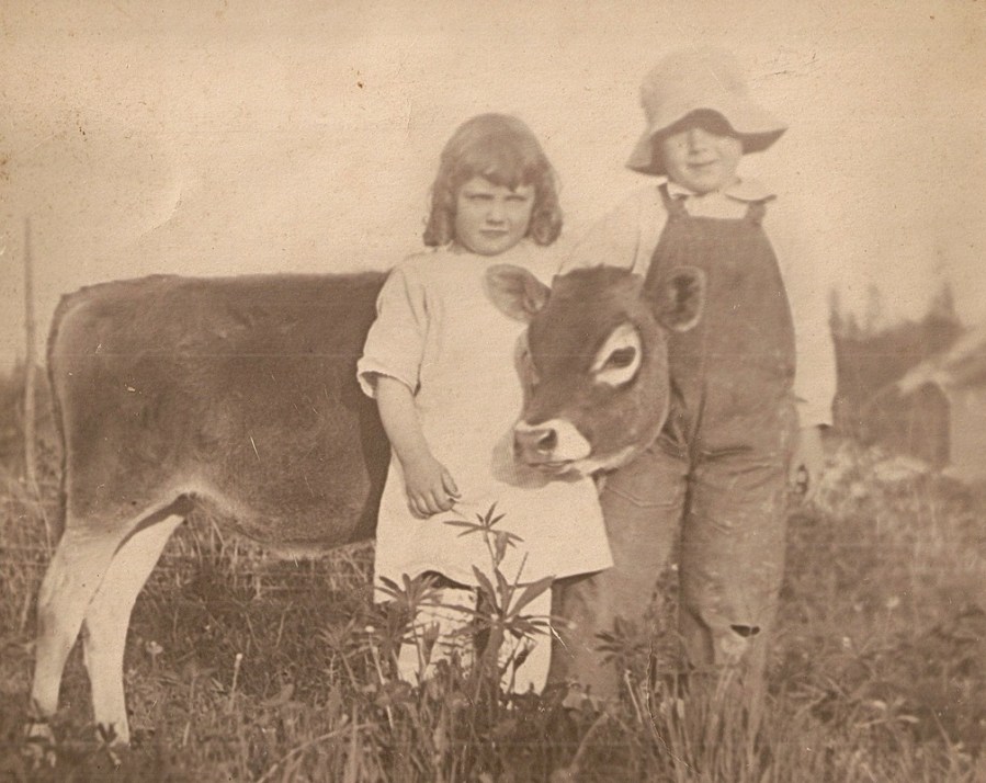 1918 Mary Helen Himes and brother George Richard in Garden Home