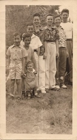 Newton boys, L to Rt- Rick, Raymond, Jim, Ted, Harley, Malcolm, Donal, baby Robert