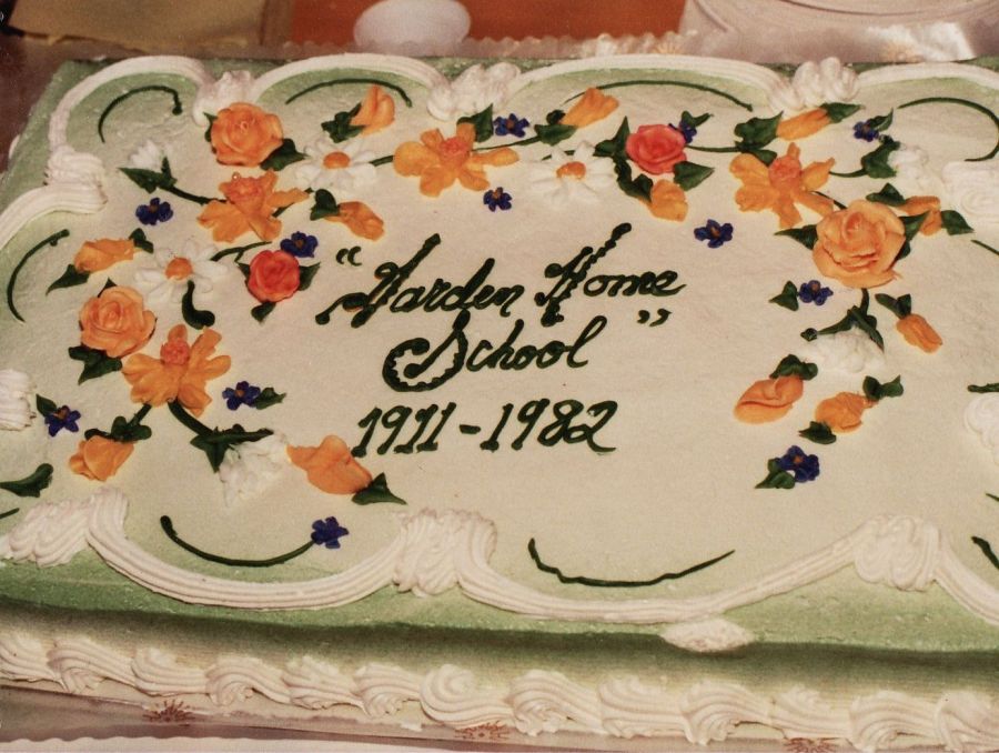 1982 Final day of Garden Home School - cake