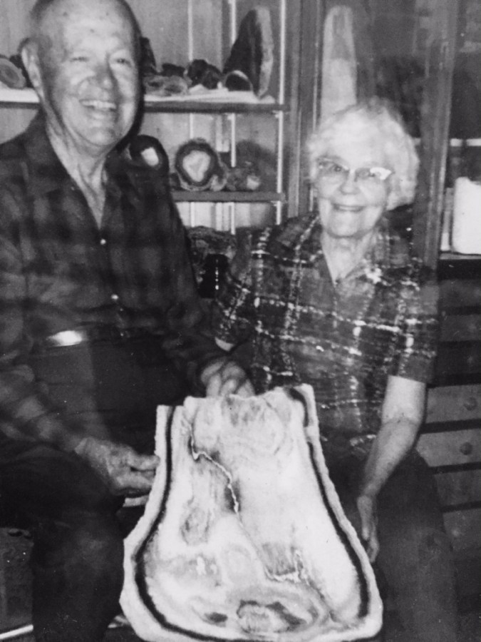 Glenn and Isolda Steele donating a Brazilian amethyst to the Smithsonian