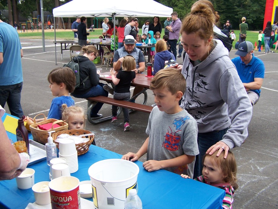 2018-08-25 Mini-Market - Get in line!