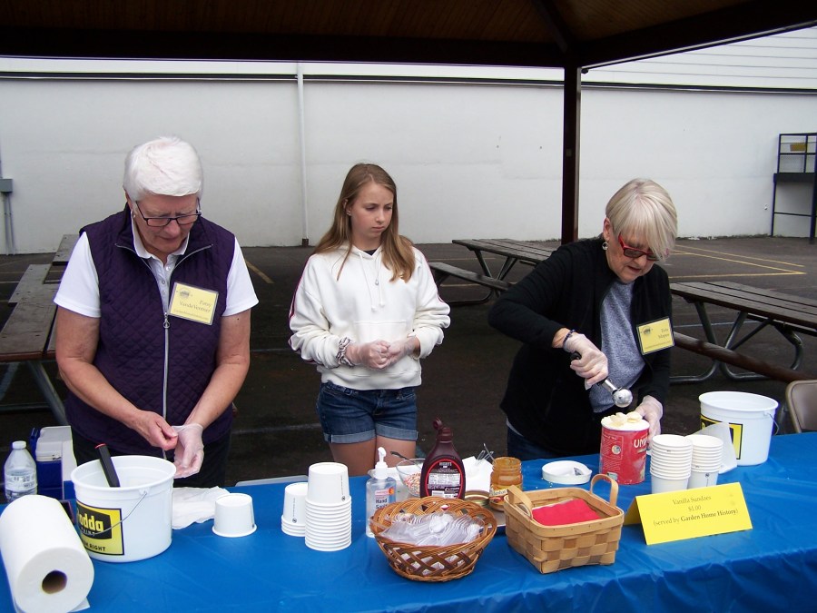 2018-08-25 Mini-Market - Patsy VandeVenter, Andrea Mapes, Esta Mapes