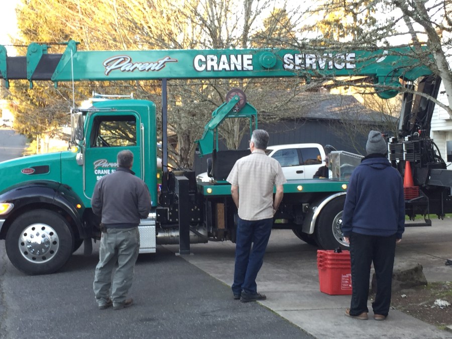 2019-01-30 Post Office Safe - crane truck arrives