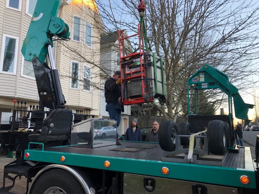 2019-01-30 Post Office Safe - onto the truck