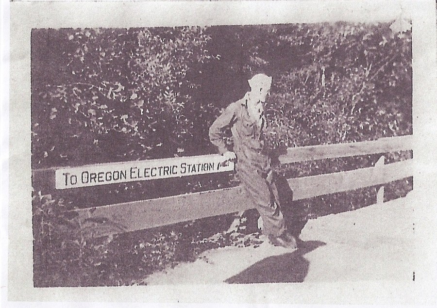 Directional sign to the Garden Home Oregon Electric Rail Station